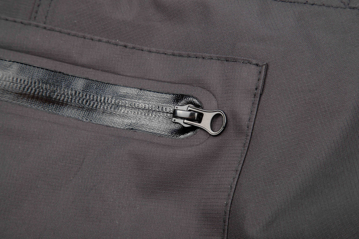 Mikado Black Basic kahluuhousut saappailla