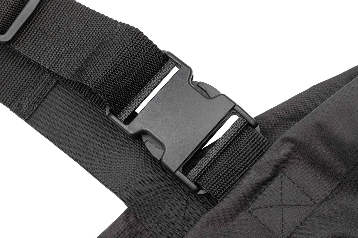 Mikado Black Basic kahluuhousut saappailla