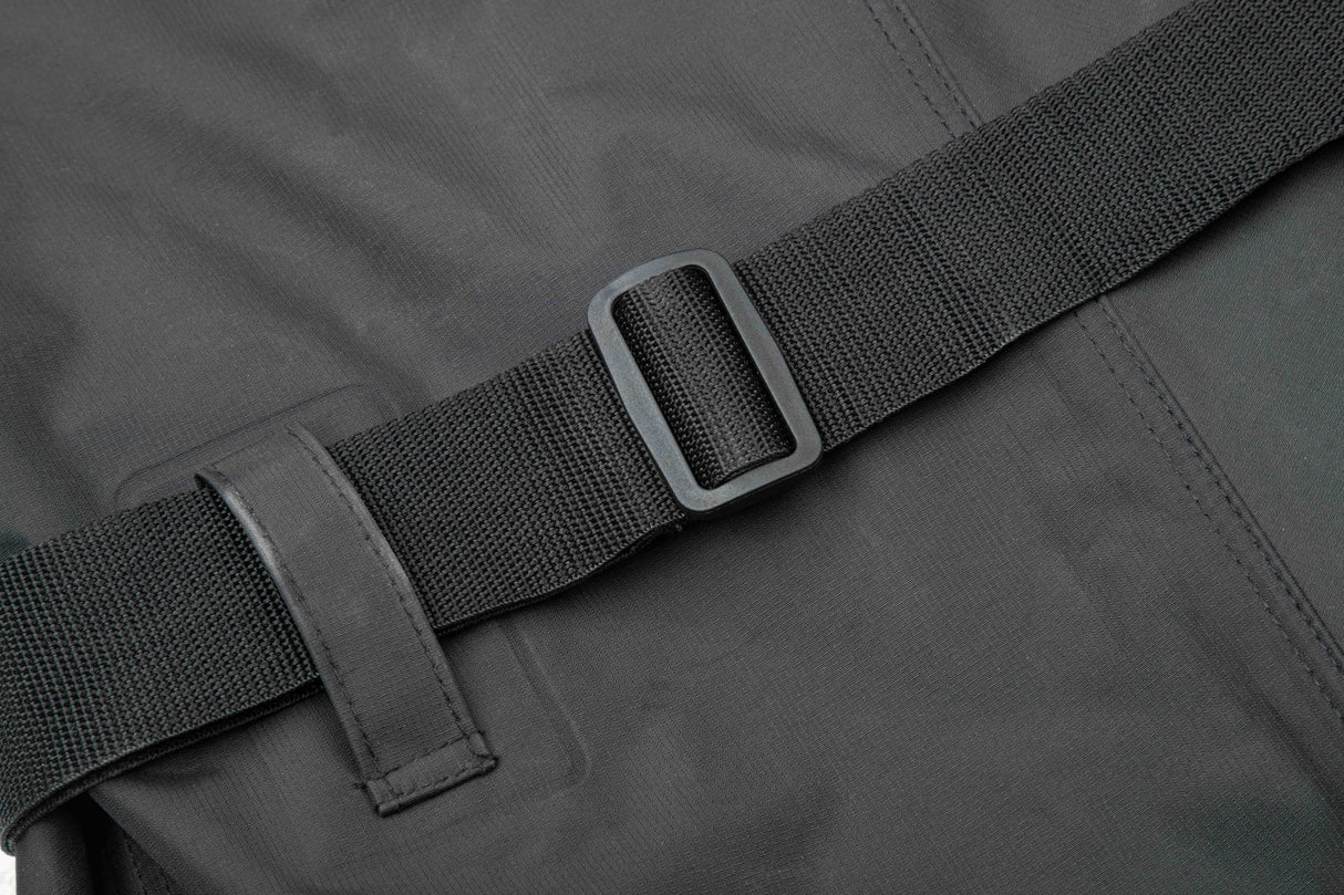 Mikado Black Basic kahluuhousut saappailla