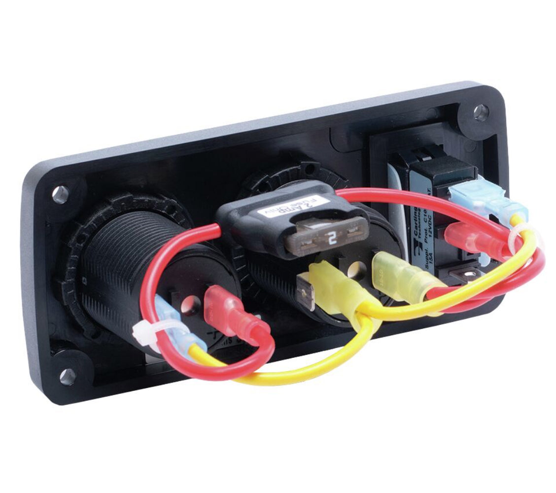Blue Sea pistorasiapaneeli 12V + 2 x USB-A