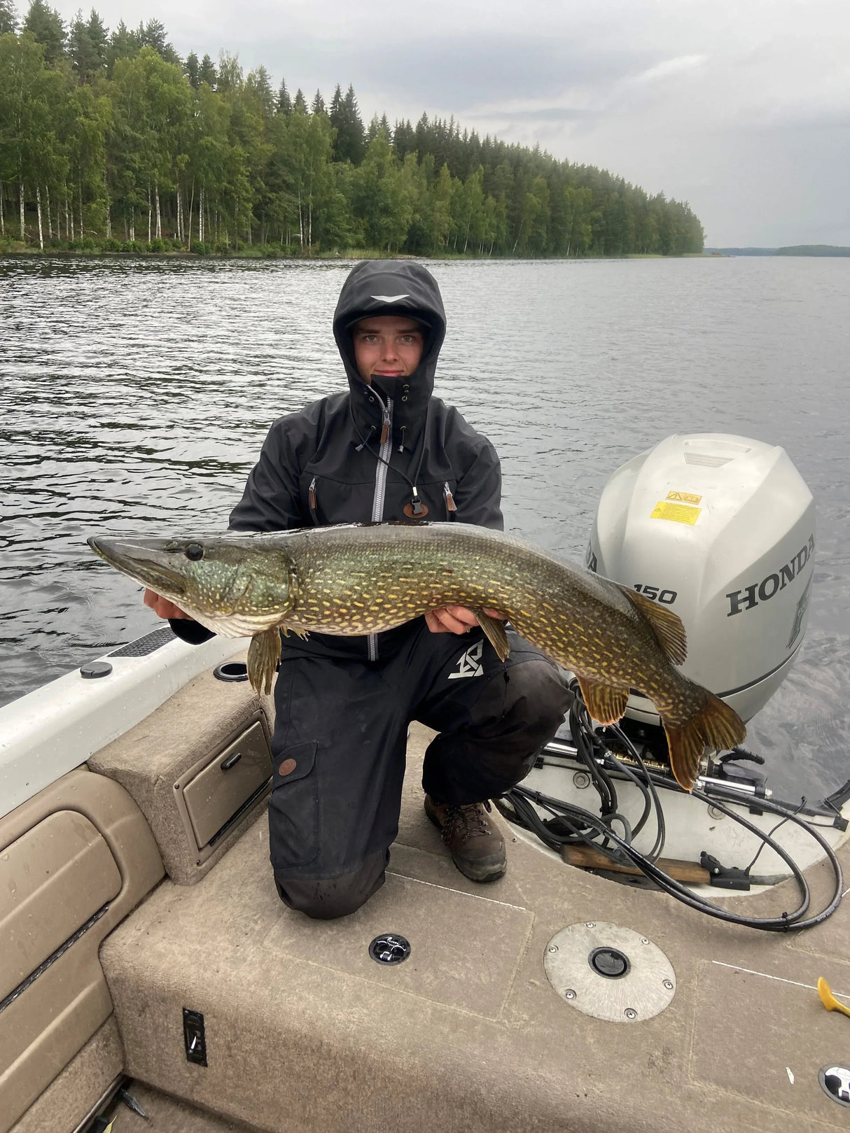 Team K.P Baits Överi Pro jigilajitelma 195 kpl + vieherasia 2kpl + mittatarra - Happy Angler