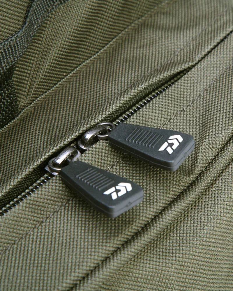 Daiwa Black Widow Carryall viehelaukku - Happy Angler