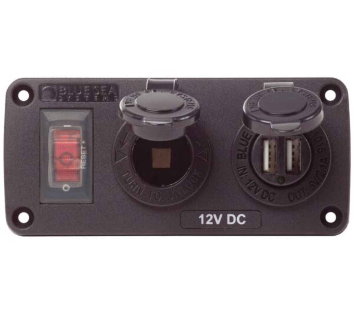 Blue Sea pistorasiapaneeli 12V + 2 x USB-A