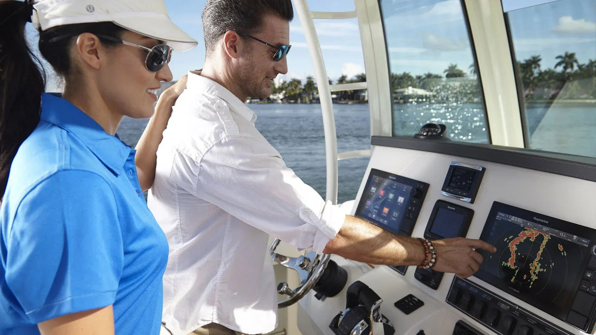 Raymarine Quantum Q24C 18" Wi-Fi tutka + virtakaapeli - Happy Angler